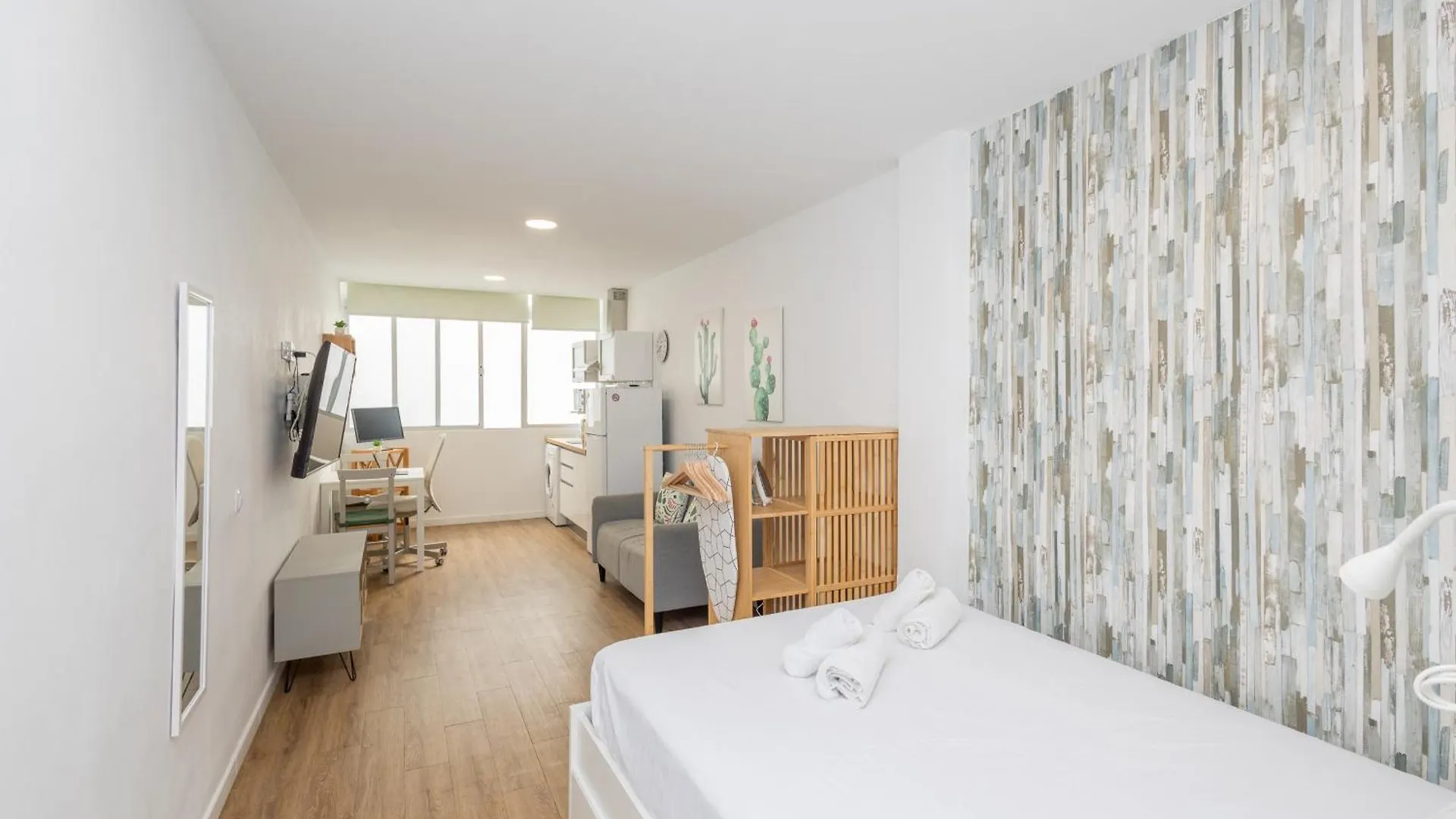 Las Canteras Beach Workfriendly Bright Studio Las Palmas de Gran Canaria