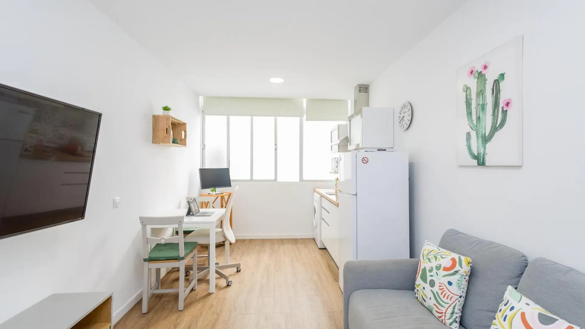 Las Canteras Beach Workfriendly Bright Studio Las Palmas de Gran Canaria